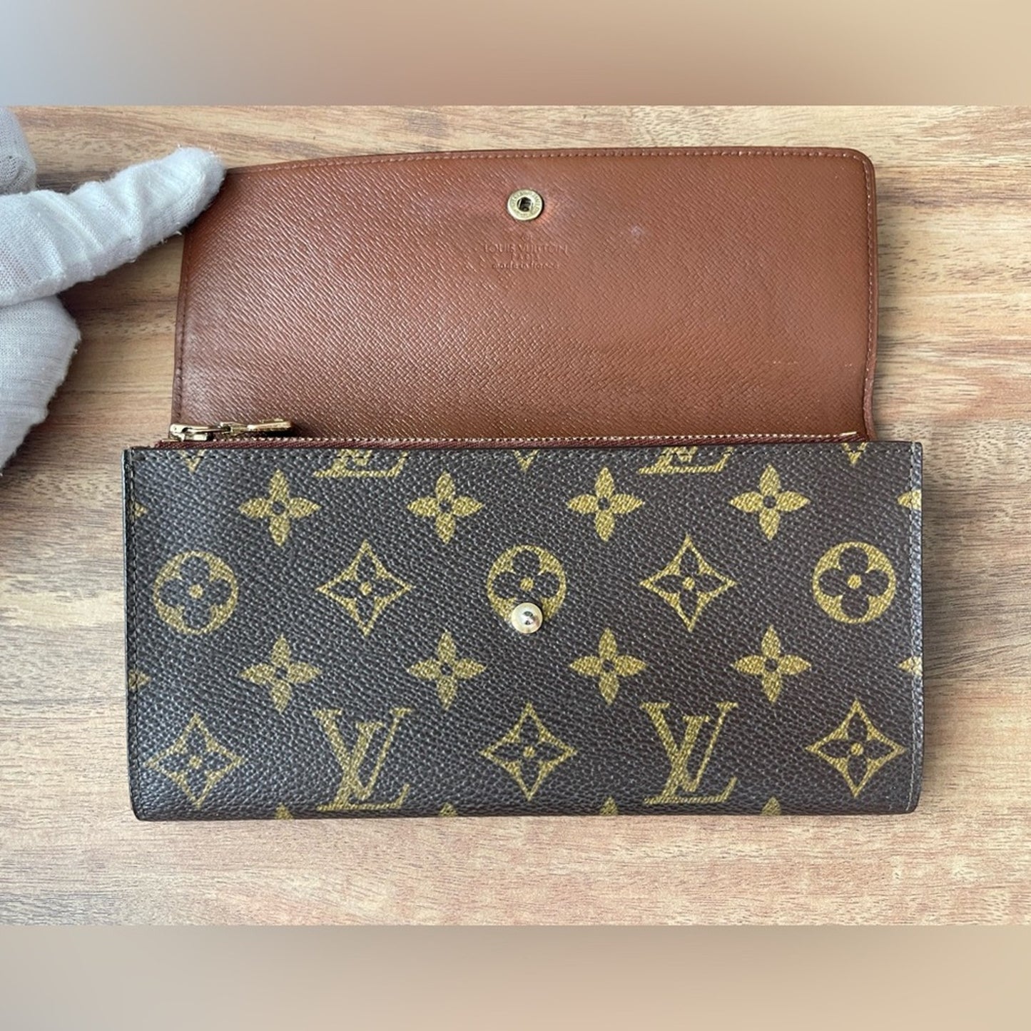 Authentic Louis Vuitton Monogram LV Sarah Wallet on Chain