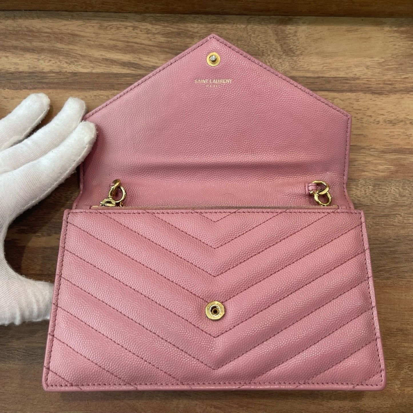 Authentic Yves Saint Laurent Pink Grain De Poudre Matelasse Chevron Crossbody
